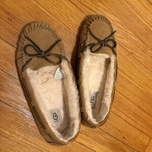 Ugg women’s Dakota’s slippers